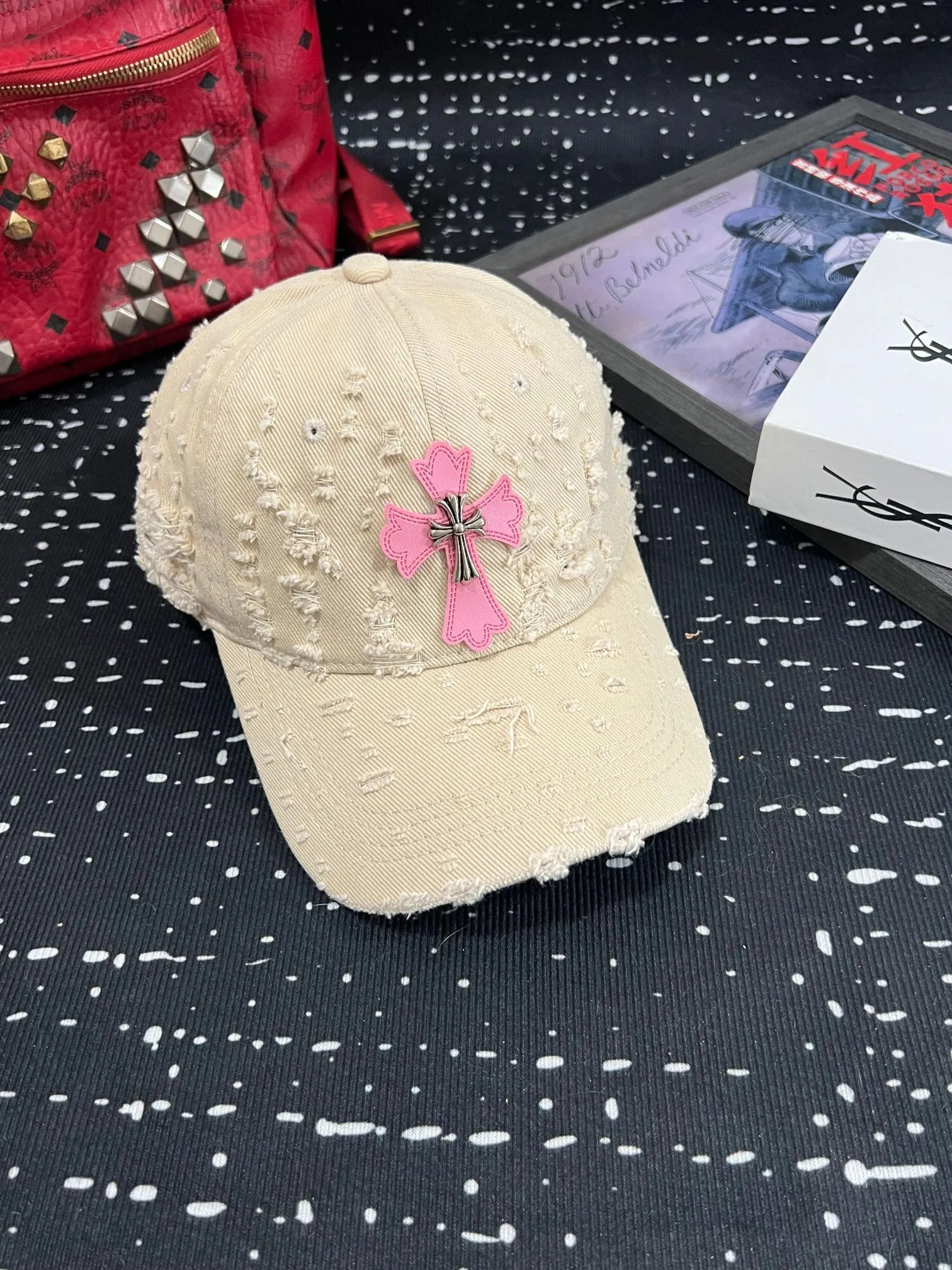 ❤Spring and summer new style Crow Heart Baseball Cap